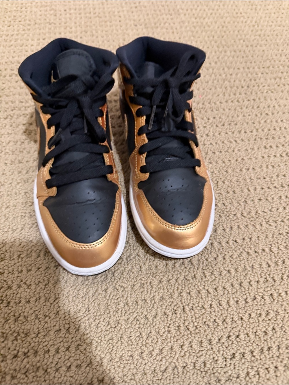 Jordan Kids Mid-Top Sneakers in Black and Metallic Gold - Picture 3 of 5